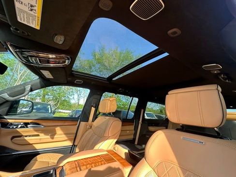 Used 2025 Jeep Grand Wagoneer L Series III w/ Rear Seat Video Group 1 AWD/4WD image 27