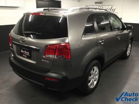 Used 2012 Kia Sorento LX w/ Third Row Pkg image 11