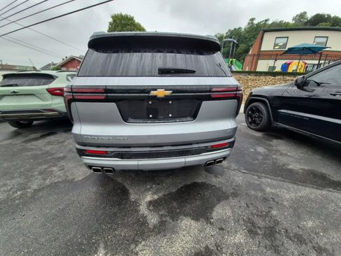 Used 2024 Chevrolet Traverse LT w/ Trailering Package AWD/4WD image 6