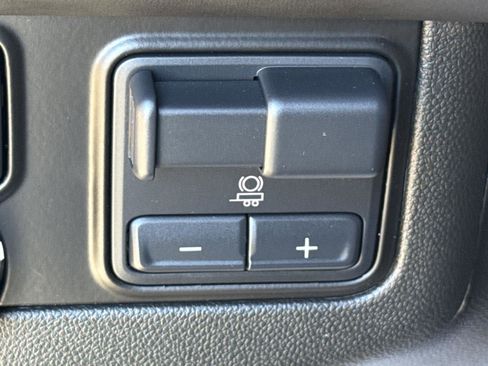 Used 2023 GMC Yukon Denali Ultimate image 19