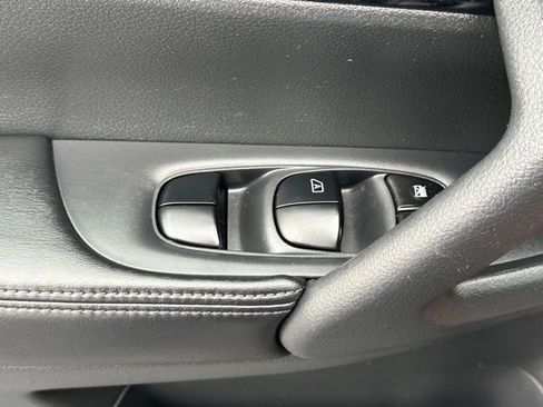 Used 2020 Nissan Rogue SL w/ Premium Package image 24