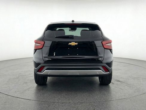 Used 2025 Chevrolet Trax LT image 7