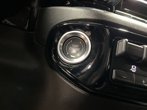 Used 2025 GMC Sierra 1500 SLE image 29