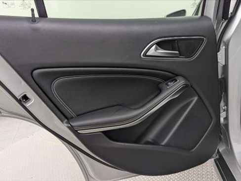 Used 2018 Mercedes-Benz GLA 250 4MATIC image 16