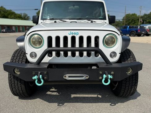 Used 2018 Jeep Wrangler Unlimited Sport w/ Connectivity Group AWD/4WD image 5
