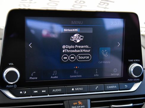 Used 2024 Nissan Altima 2.5 SV FWD image 19