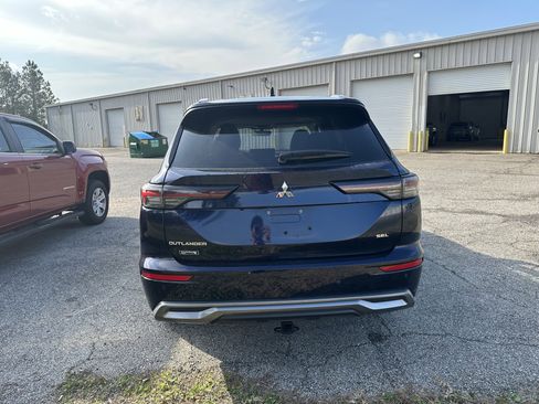 Used 2025 Mitsubishi Outlander SEL image 5