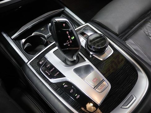 Used 2020 BMW 750i xDrive XI w/ Executive Package image 30