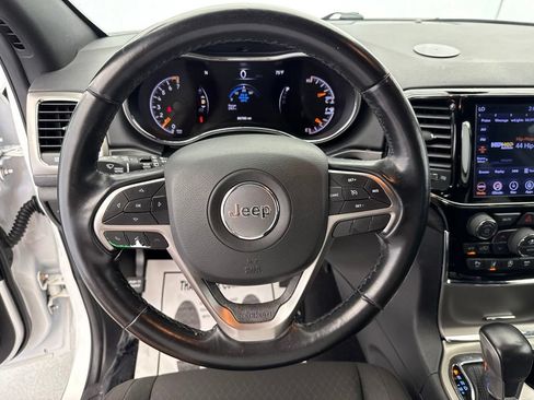 Used 2020 Jeep Grand Cherokee Laredo w/ 18" Wheel & 8.4" Radio Group RWD image 25
