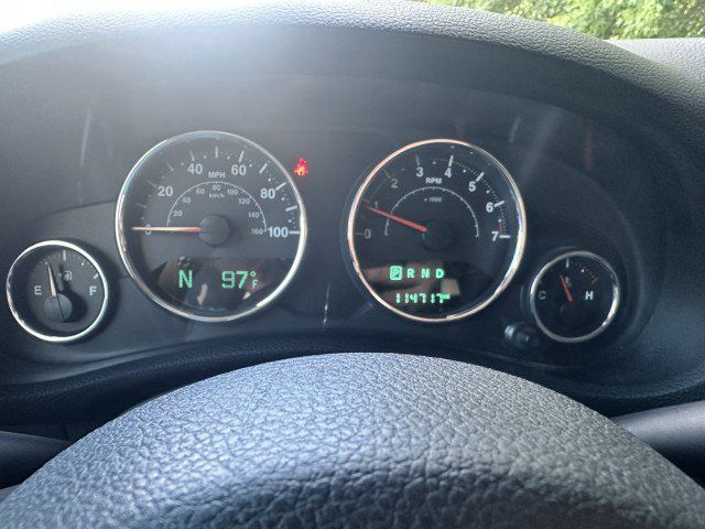 Used 2017 Jeep Wrangler Sahara w/ Connectivity Group AWD/4WD image 13