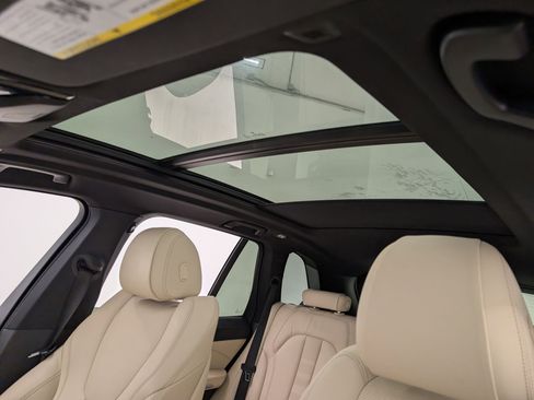 Used 2021 BMW X5 xDrive40i w/ M Sport Package image 16