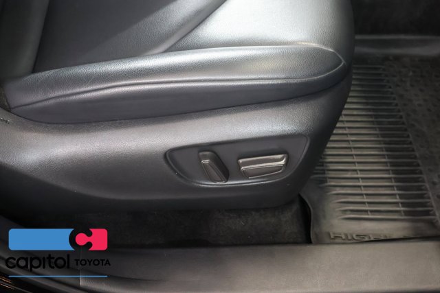 Used 2024 Toyota Highlander XLE AWD/4WD image 28