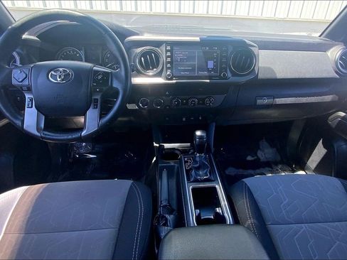 Used 2020 Toyota Tacoma TRD Sport AWD/4WD image 19