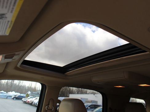 Used 2011 GMC Yukon Denali image 18