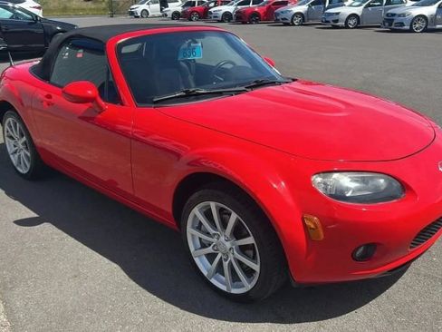 Used 2006 MAZDA MX-5 Miata Grand Touring RWD image 3
