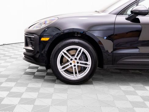 Certified 2023 Porsche Macan AWD/4WD image 34