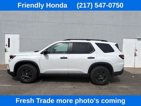 Used 2025 Honda Pilot TrailSport image 5