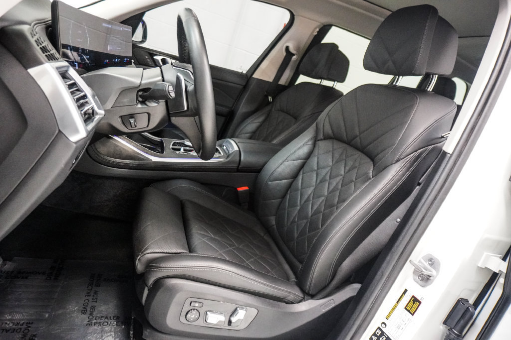 Used 2025 BMW X7 xDrive40i AWD/4WD image 6