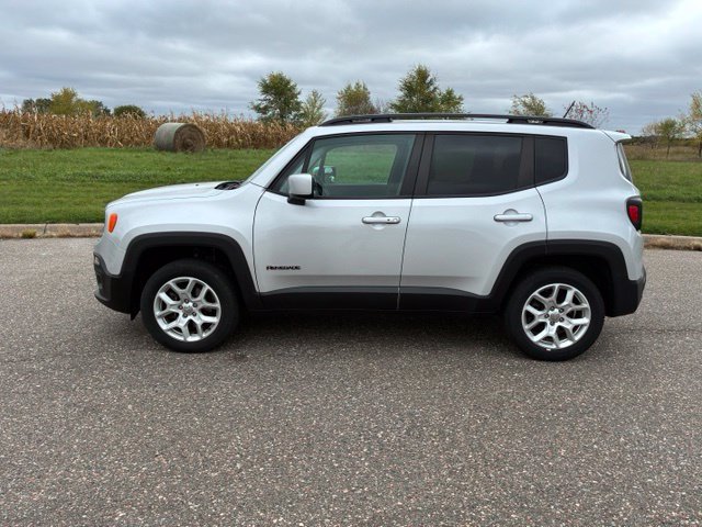 Used 2016 Jeep Renegade Latitude AWD/4WD image 5