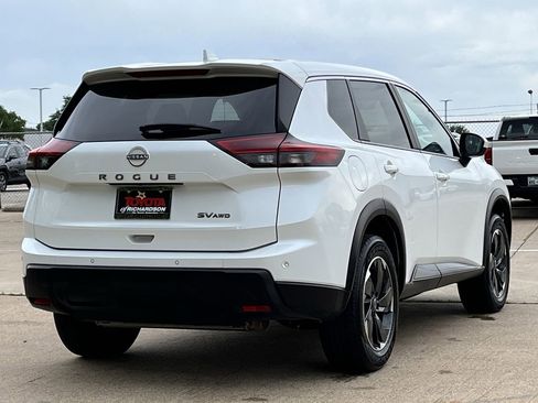 Used 2024 Nissan Rogue SV AWD/4WD image 4