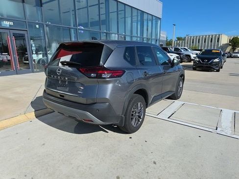 Used 2023 Nissan Rogue S AWD/4WD image 4