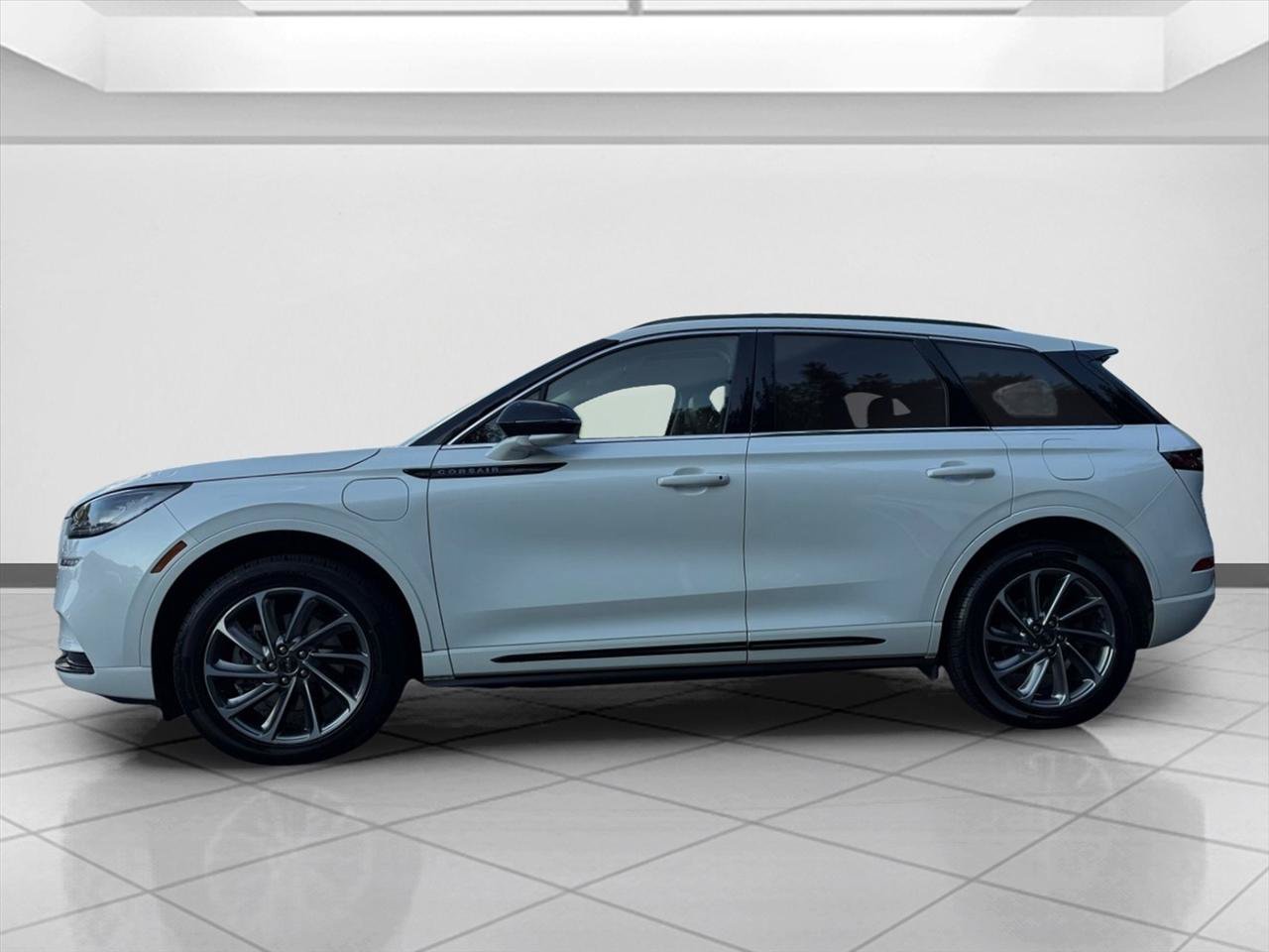 Used 2021 Lincoln Corsair Grand Touring AWD/4WD image 2