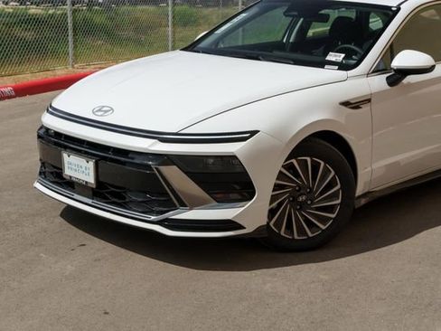 New 2025 Hyundai Sonata SEL image 3
