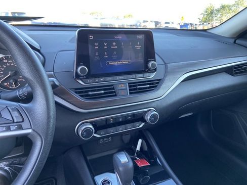 Used 2024 Nissan Altima 2.5 SV image 41