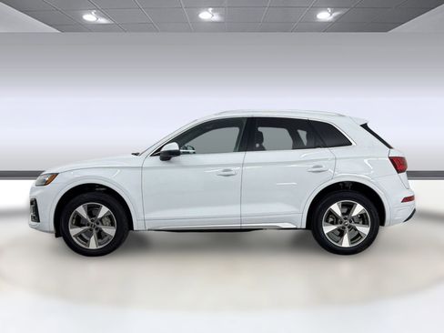 Used 2023 Audi Q5 2.0T Premium w/ Convenience Package AWD/4WD image 2