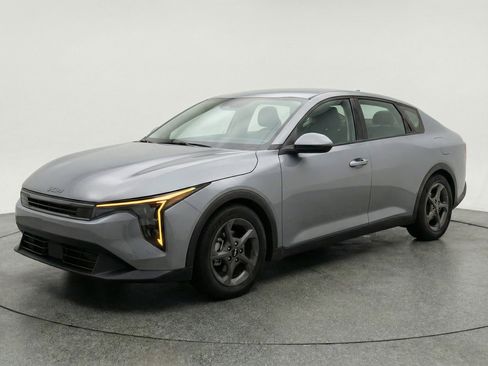 Used 2025 Kia K4 FWD image 3