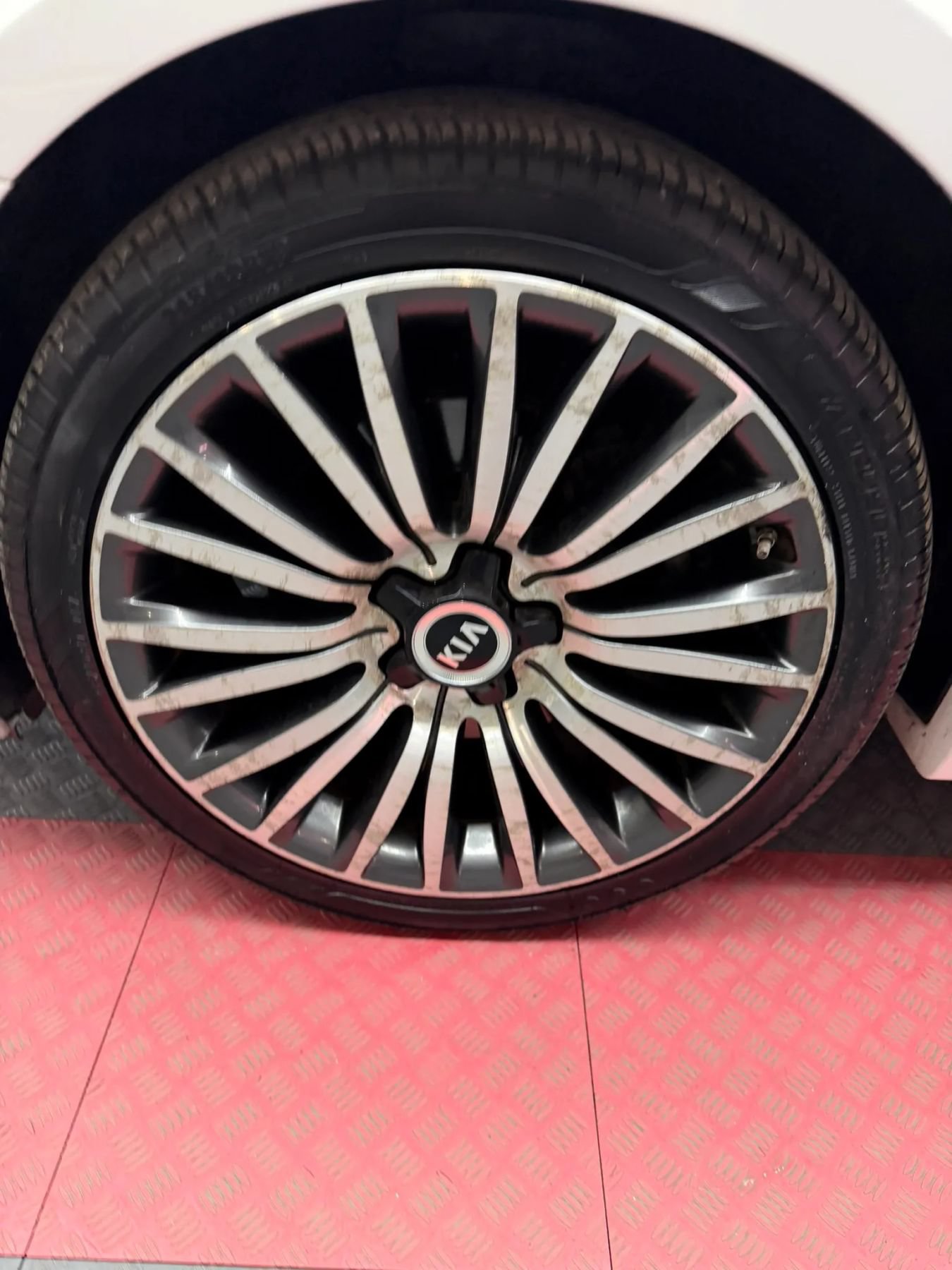 Used 2015 Kia Cadenza Premium w/ Technology Package FWD image 40
