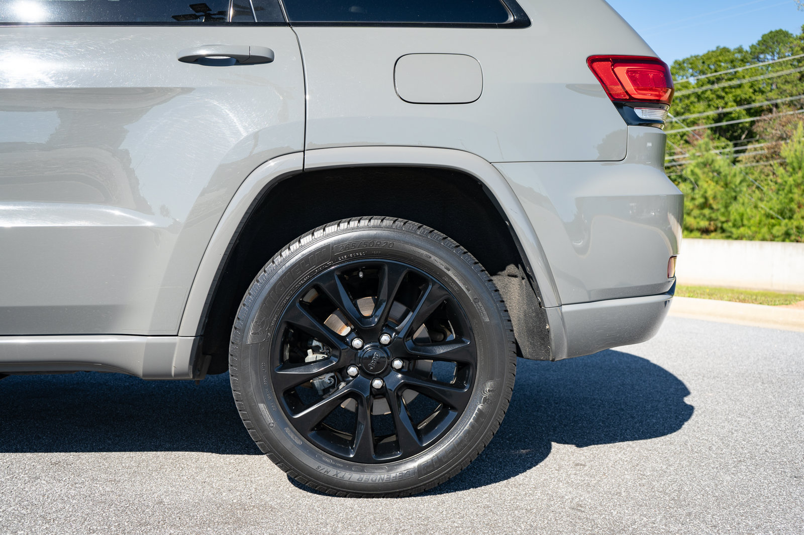Used 2020 Jeep Grand Cherokee Altitude AWD/4WD image 6