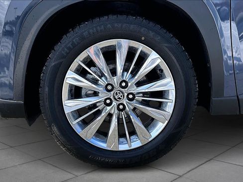 Certified 2024 Toyota Grand Highlander Platinum image 22