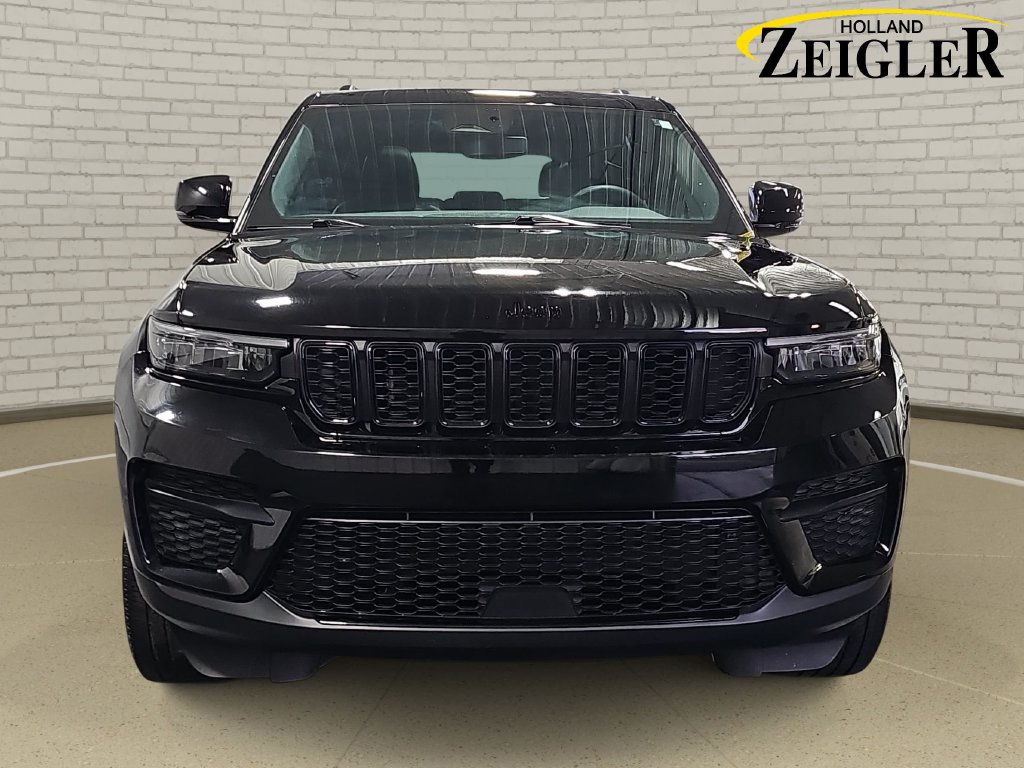 Used 2024 Jeep Grand Cherokee Altitude AWD/4WD image 2