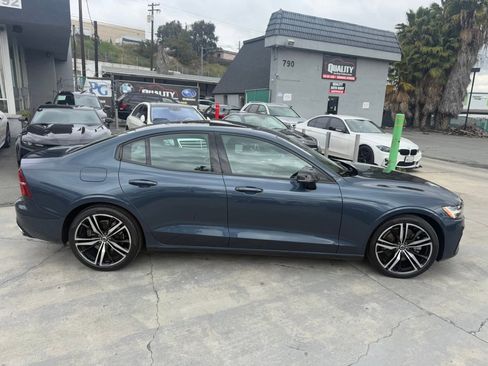 Used 2019 Volvo S60 T5 R-Design image 8