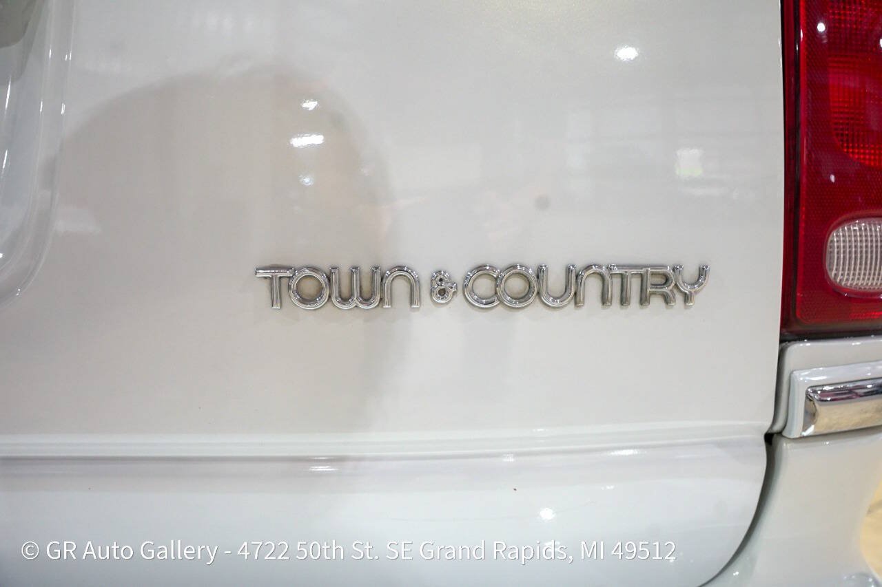 Used 1997 Chrysler Town & Country LXi FWD image 24