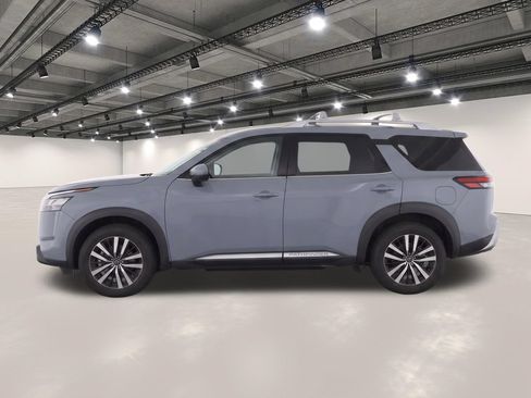 Used 2023 Nissan Pathfinder Platinum w/ Cargo Package FWD image 6