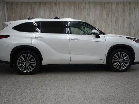 Used 2021 Toyota Highlander Platinum AWD/4WD image 6