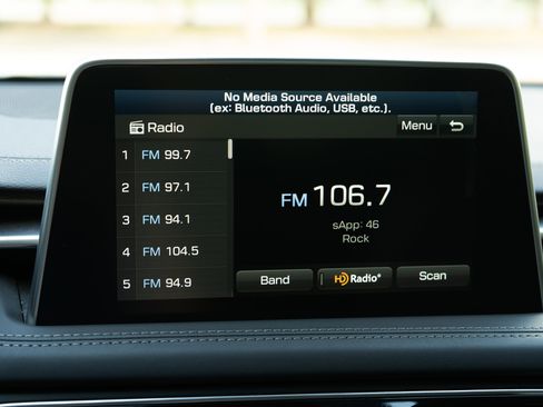 Used 2021 Genesis G70 2.0T image 32