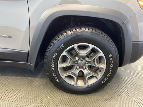 Used 2022 Jeep Cherokee Trailhawk image 51