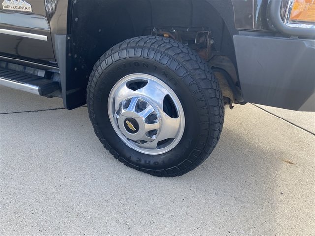 Used 2019 Chevrolet Silverado 3500 High Country w/ Duramax Plus Package AWD/4WD image 4