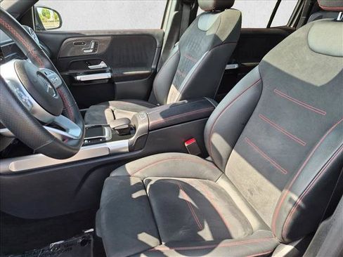 Used 2021 Mercedes-Benz GLB 250 4MATIC image 17