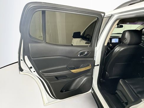 Used 2019 GMC Acadia Denali image 25