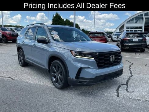 Used 2025 Honda Pilot Sport image 3