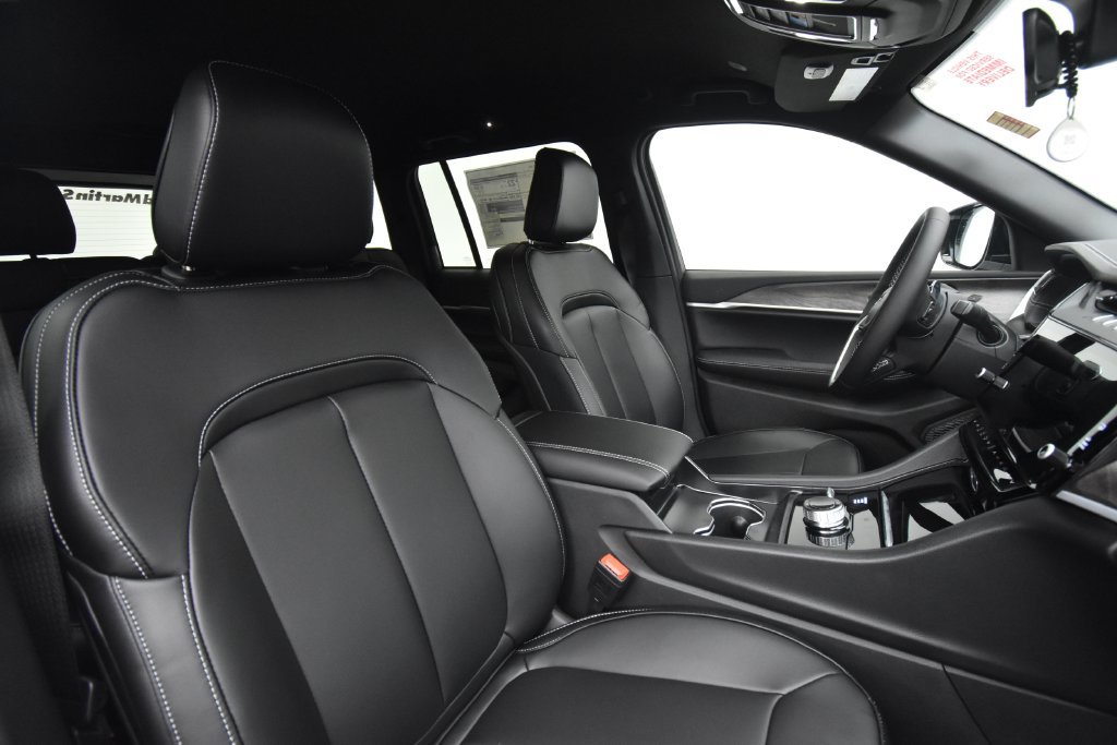 New 2027 Jeep Grand Cherokee Limited AWD/4WD image 17