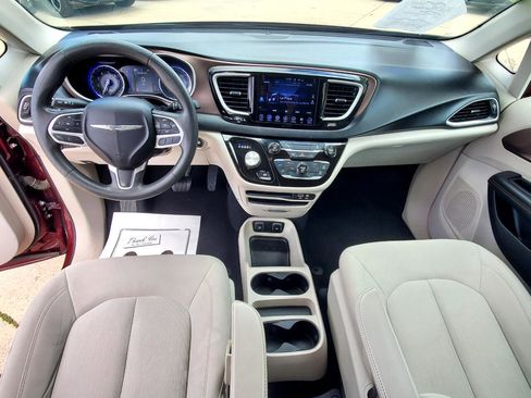 Used 2017 Chrysler Pacifica Touring image 15