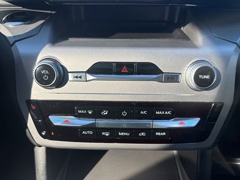 Used 2022 Ford Explorer XLT w/ Equipment Group 202A image 26