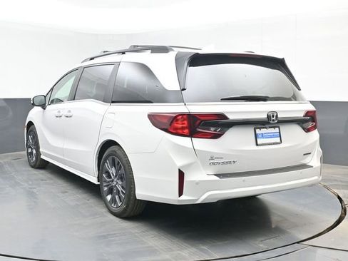 New 2026 Honda Odyssey Touring image 7