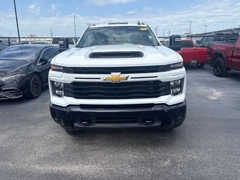 Used 2025 Chevrolet Silverado 2500 Custom w/ Custom Value Package AWD/4WD image 2