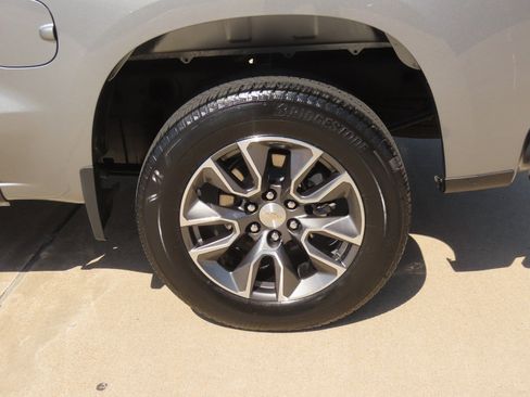 Used 2024 Chevrolet Silverado 1500 LT RWD image 15